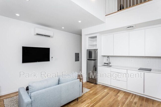 Building Photo - 323 S East St