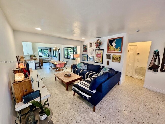 Primary Photo - 722 SW 10th St