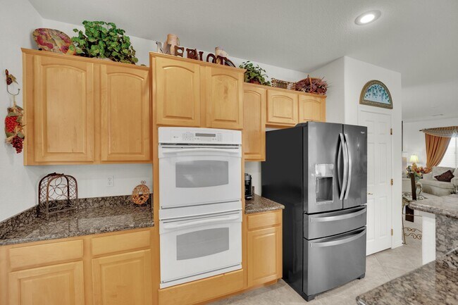 Building Photo - 875 Chaste Ct