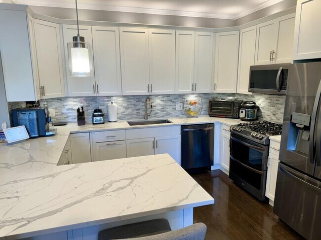 Primary Photo - 3 bedroom in Chicago IL 60625