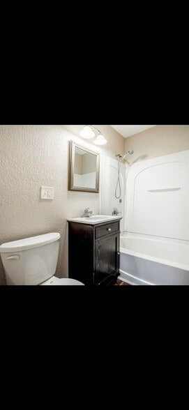 Building Photo - 875 Lamonde Dr