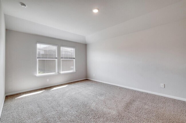 Building Photo - 109 Bethpage Dr