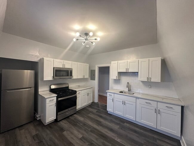 Building Photo - 78 Dix St