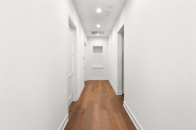 Building Photo - 1101 Sprague Ln