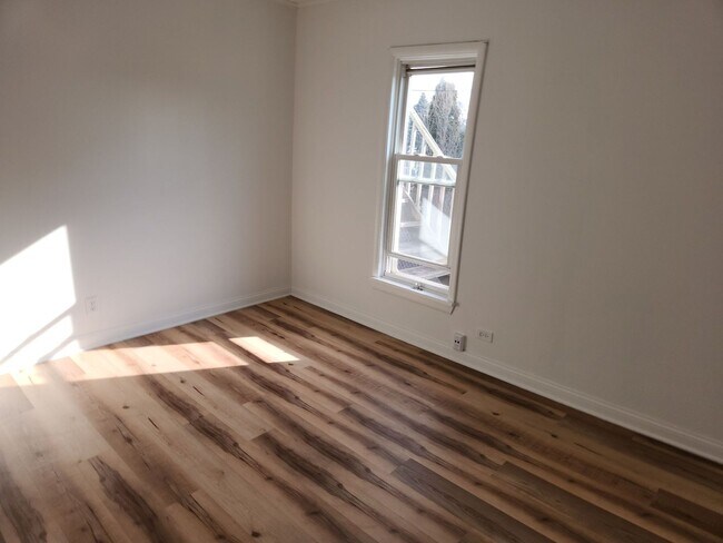 Building Photo - 264 N Jackson St