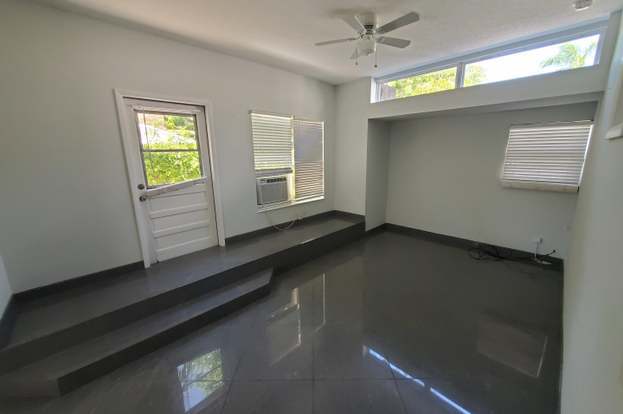 Building Photo - 301 Central Dr