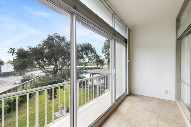 Building Photo - 4600 Ocean Dr