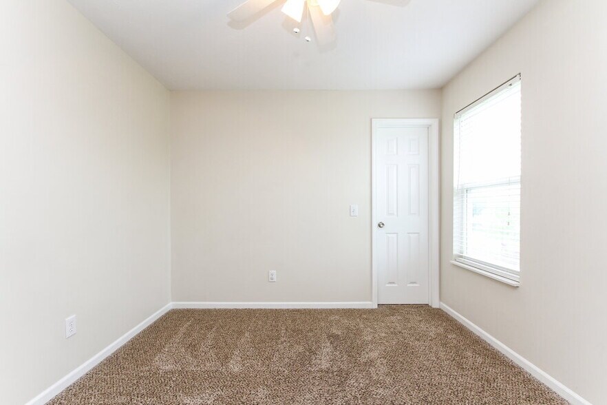 Building Photo - 1685 Cedar Mill Dr