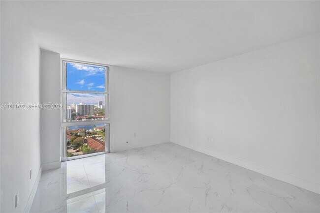 Building Photo - 3625 N Country Club Dr