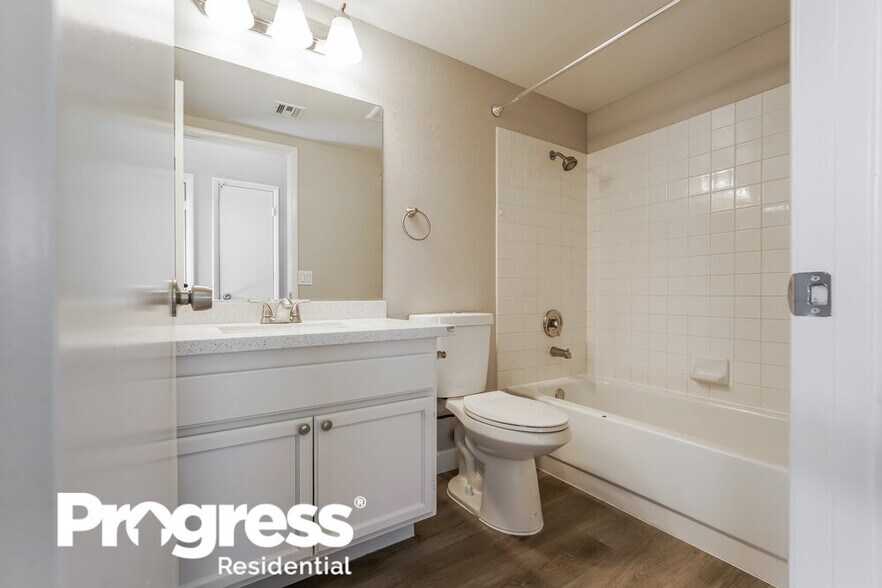 Building Photo - 3639 Covewick Dr