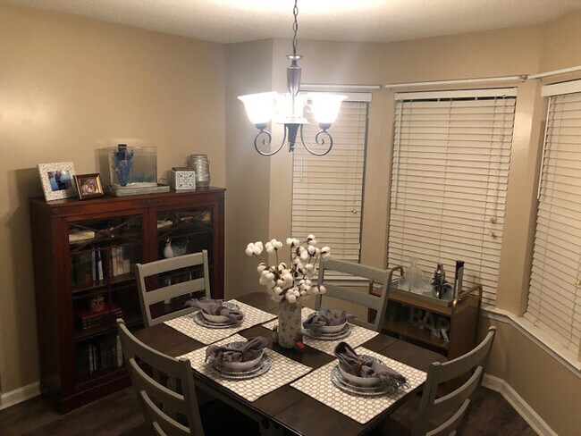 Building Photo - Beautiful 2 Bedroom in Simpsonville