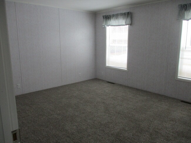 Building Photo - Fox Chapel Village