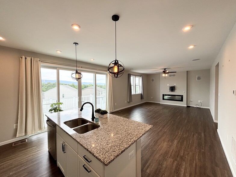 Building Photo - 324 Cedar Spring Dr