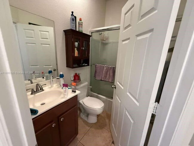 Building Photo - 8800 NW 107 Ct