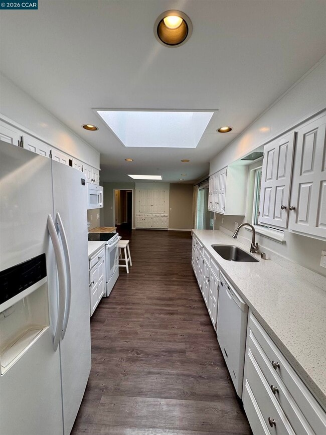 Building Photo - 62 Winding Glen