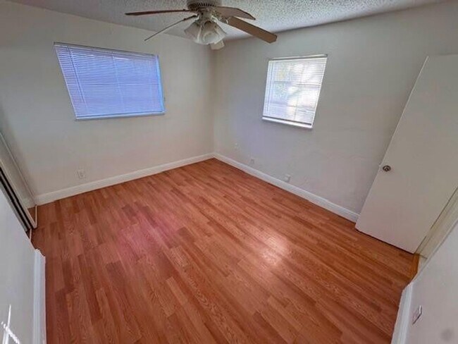 Building Photo - 1451 SW 46th Ave