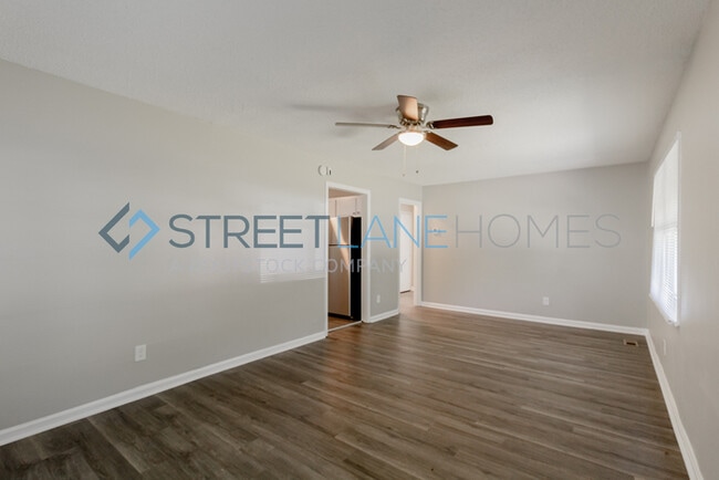 Building Photo - 109 Camellia Cir