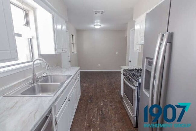 Building Photo - Spacious 5-Bedroom Home in Moore with Rece...