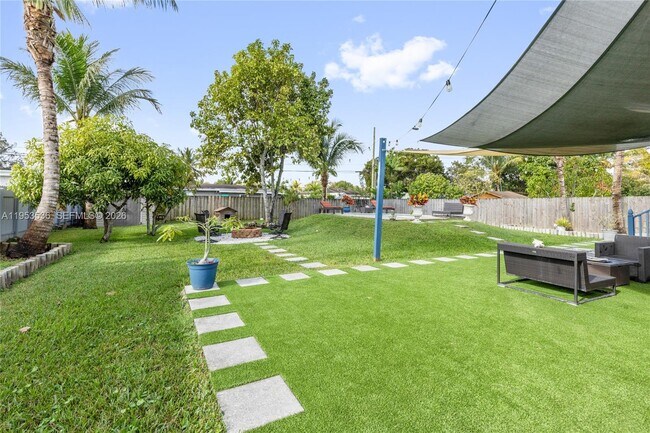 Building Photo - 14950 S Biscayne River Dr