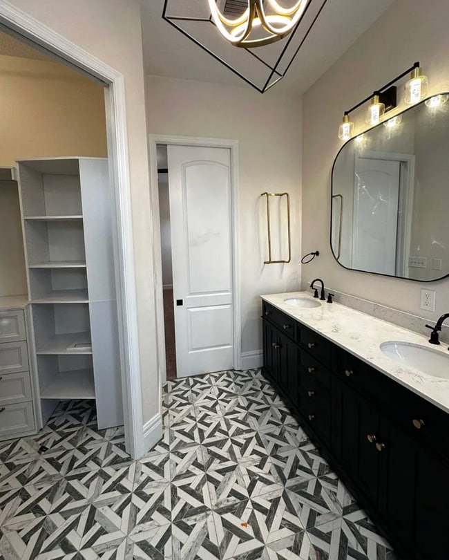 Building Photo - 3006 W Heiter St