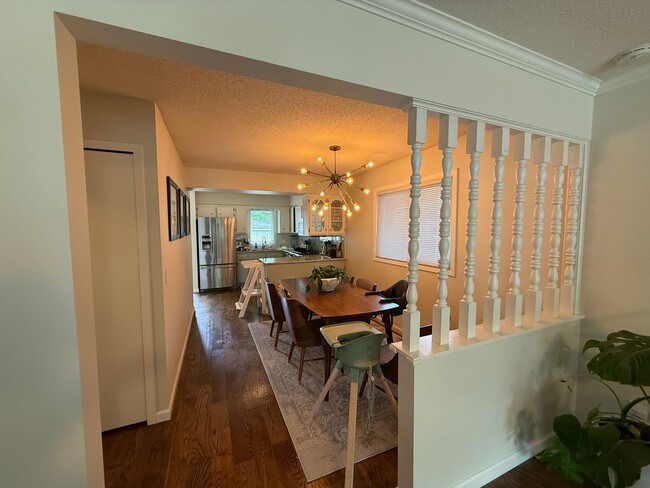 Building Photo - Beautifully Updated 4 Bed 2 Bath St.Paul S...