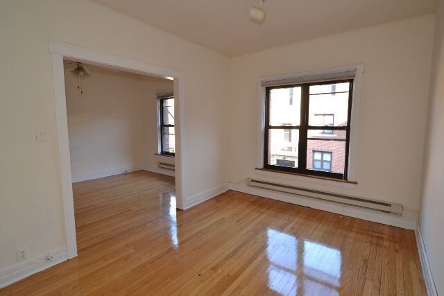 Building Photo - 830 W Waveland Ave