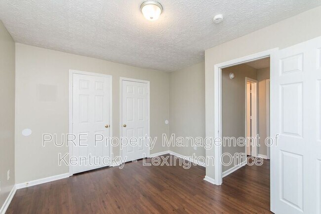 Building Photo - 209 Landings Dr