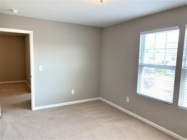 Building Photo - Newer Home in Reedy Fork, SS Appliance, Gr...