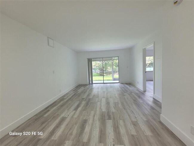 Building Photo - 8820 Royal Palm Blvd