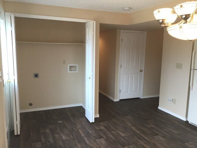 Building Photo - 5532 Many Springs Dr