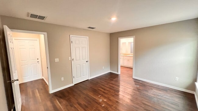 Building Photo - Charming 3 Bedroom, 2 Bathroom Home in the Lovely Marion Oaks of Ocala!