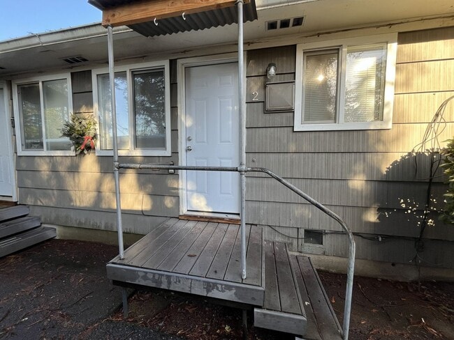 Building Photo - Cozy 1-Bedroom Apartment with Natural Light & Outdoor Living-Single level, feels more like a home...