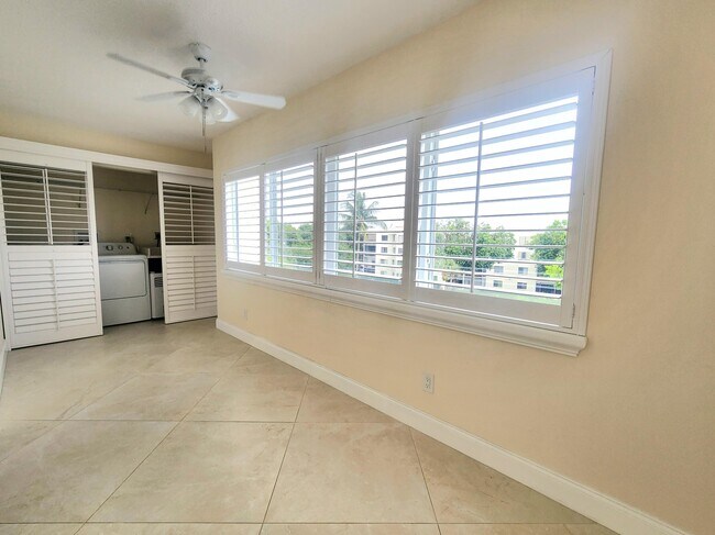 Building Photo - 3178 Via Poinciana