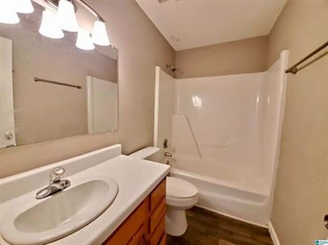 Building Photo - Cozy 3BR/2BA Home with Open Living Space