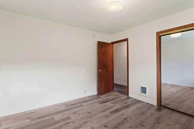 Building Photo - 5359 SE 91st Ave