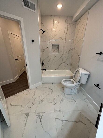 Building Photo - 713 N 42nd St