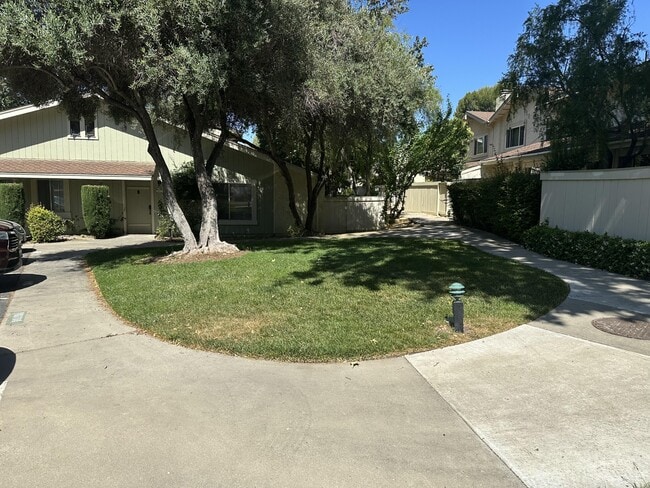 Building Photo - 2077 Village Ln