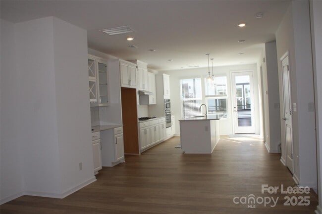 Building Photo - 743 Hoke Ln