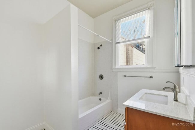 Building Photo - 778 Cole St