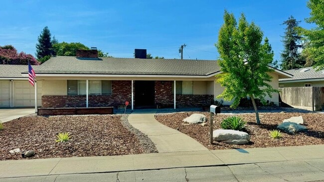 Building Photo - 3339 W Cambridge Ave