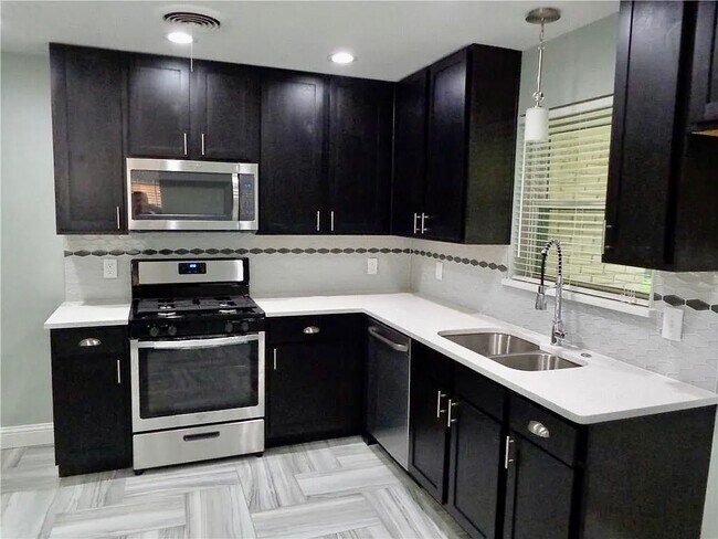 Building Photo - 727 Nottingham Dr