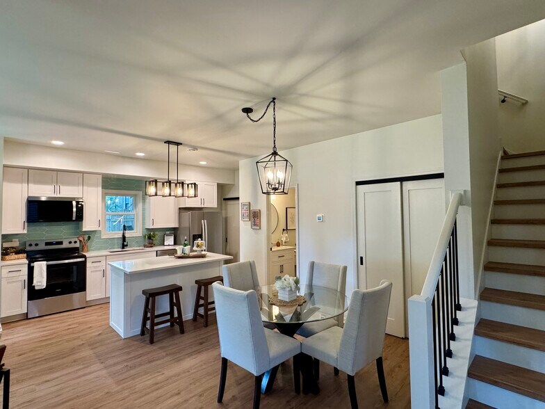 Building Photo - 2507 1st Ave S