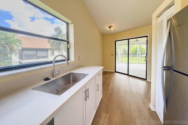 Building Photo - 3362 Lucerne Park Dr