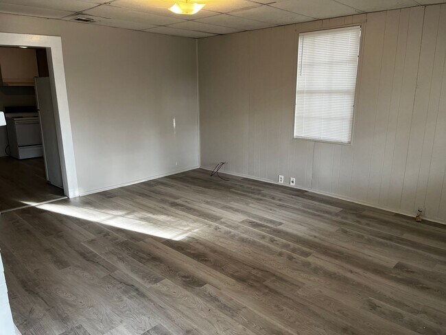 Building Photo - 1BD/1B Duplex Close to VSU!