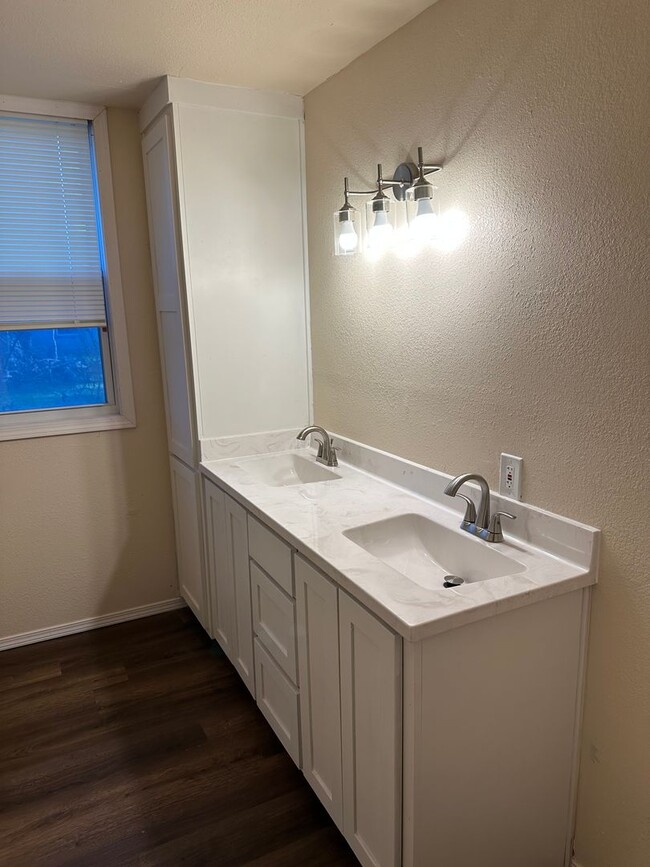 Building Photo - Section 8