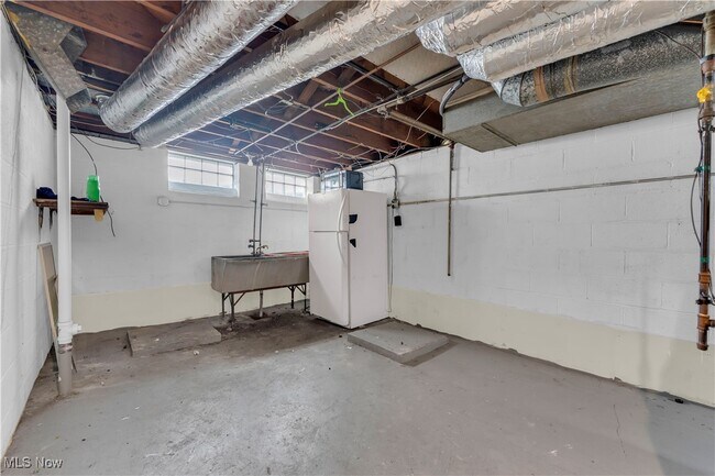 Building Photo - 5219 Joseph St
