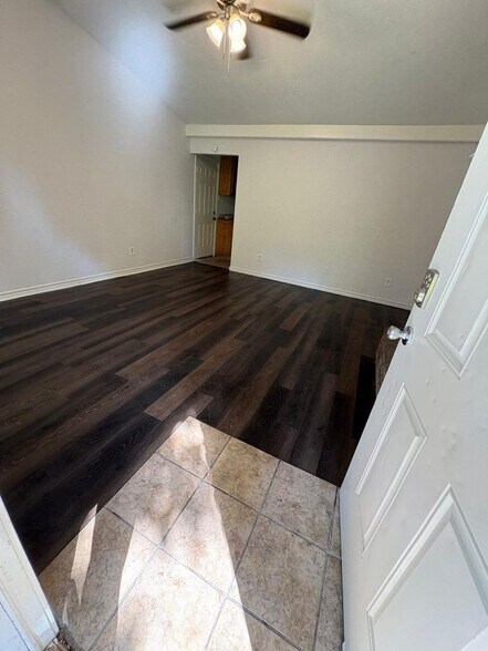 Building Photo - 818 Quinette Dr