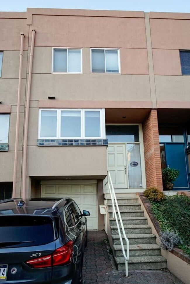 Building Photo - 3-bed, 2-bath GIANT townhouse + GARAGE, BA...