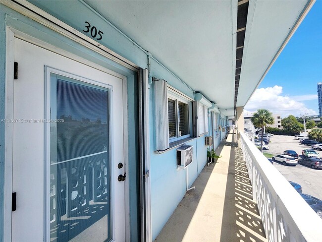 Building Photo - 455 Golden Isles Dr