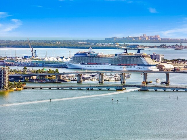 Building Photo - 3131 NE 7th Ave